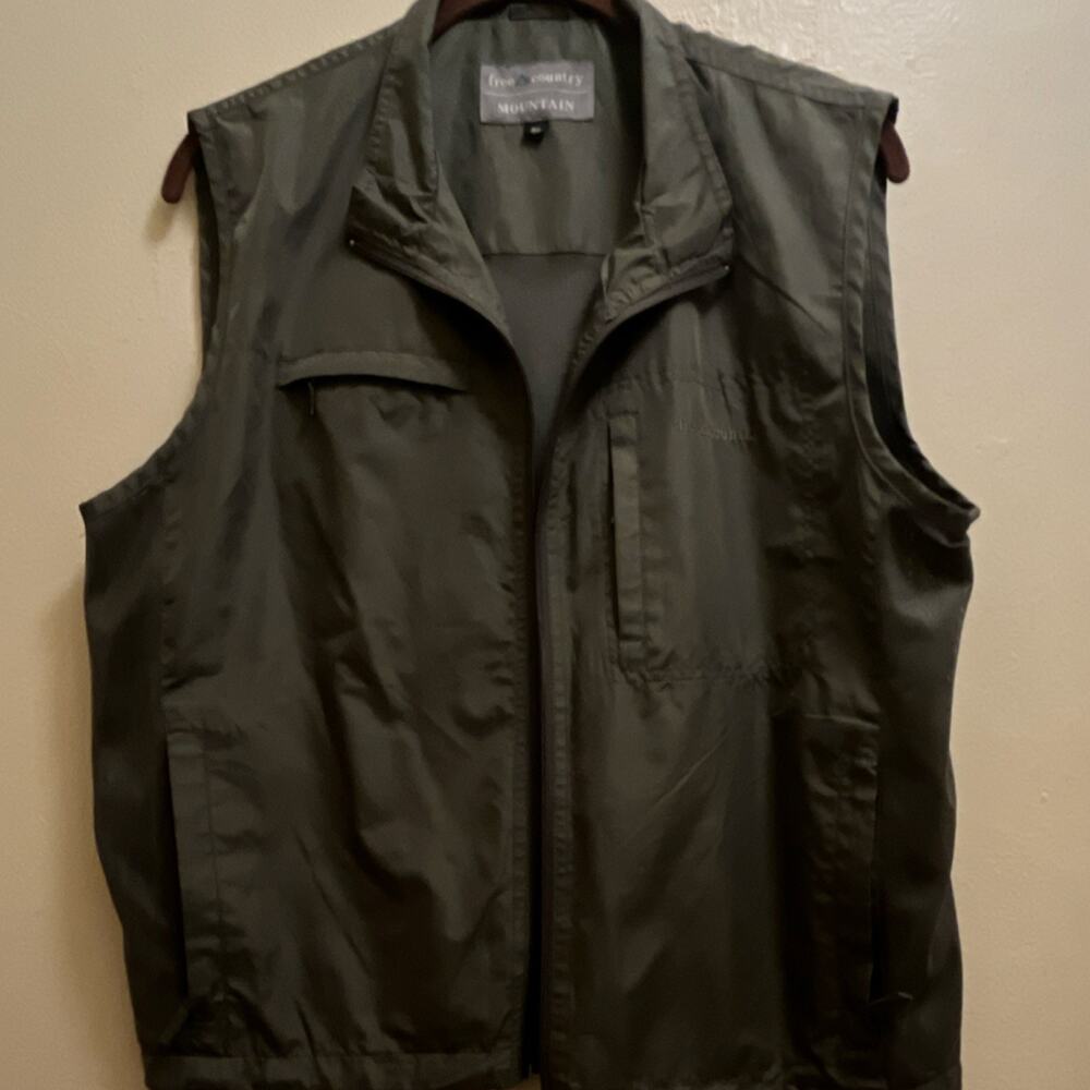 FREE COUNTY Vest Womens size 95 (size Medium 6-8) Olive color zip front pockets